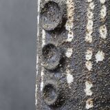 Vase brutaliste européen en céramique à surface texturée imitant la lave, années 1970