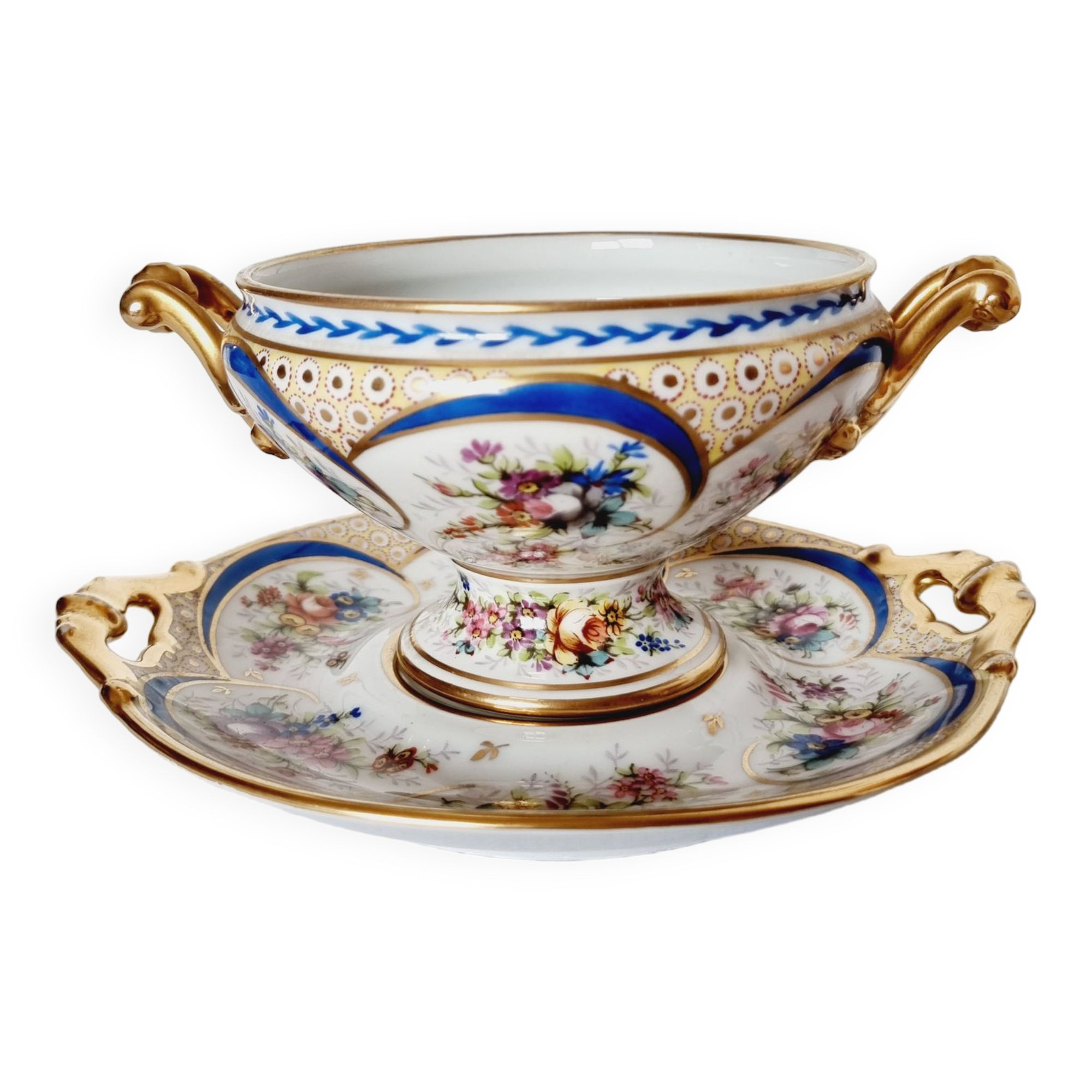 Tasse et soucoupe en porcelaine reproduction de sèvres décorées à la main par m.carpezat pour limoge