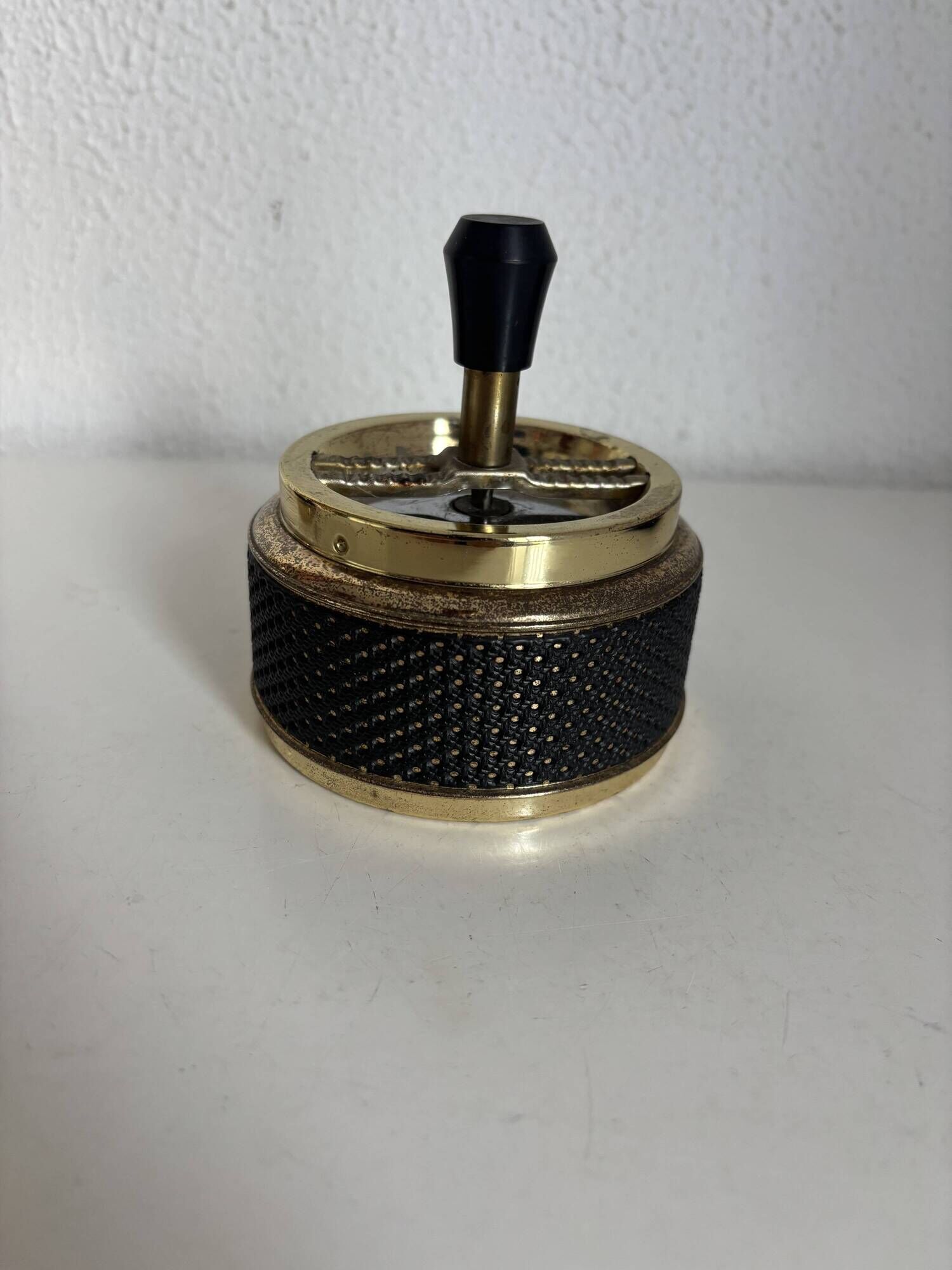 Vintage 1970s smoking set — Spinning ashtray + cigarette case
