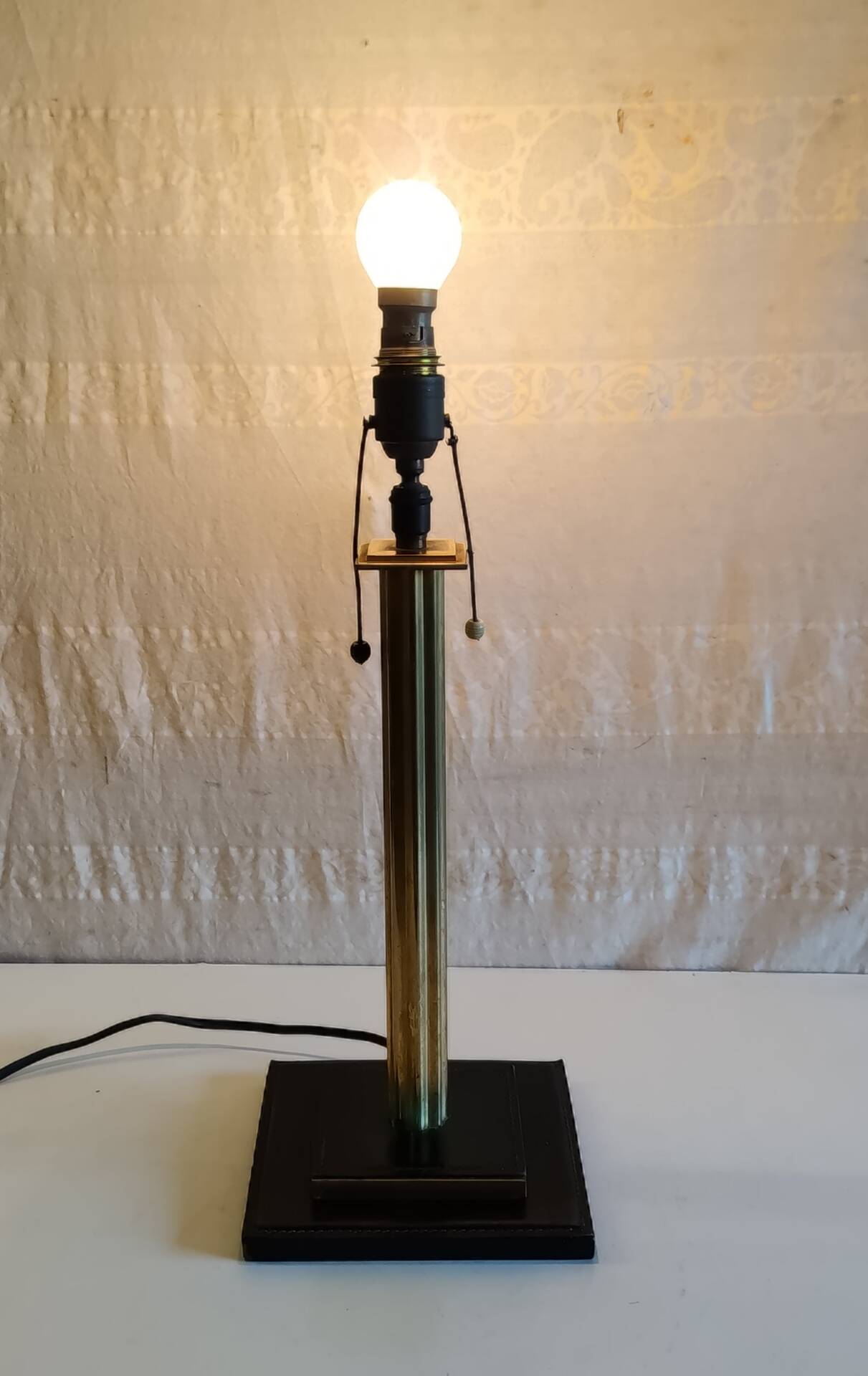 Table lamp base in leather and brass - 50s design