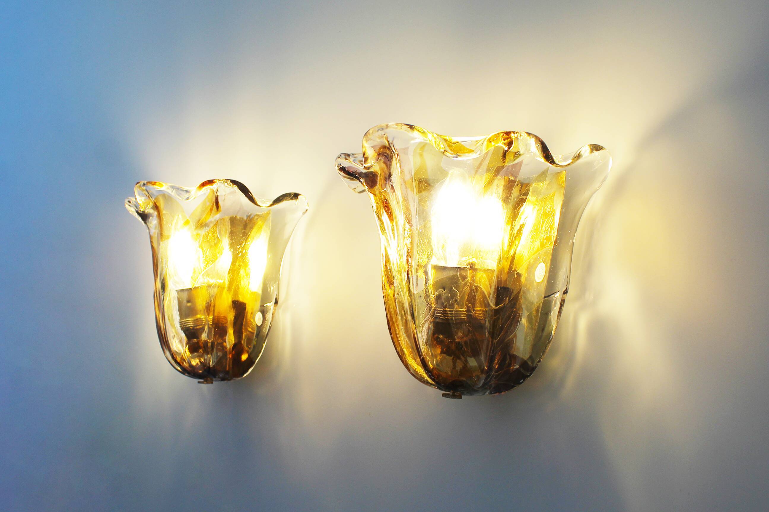 Set of 2 Brass and Muranoglass ‘Shell’ wall sconces by La Murrina