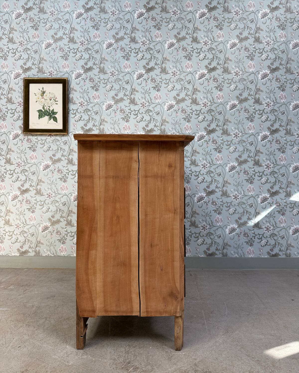 Antique walnut chest of drawers (renovated)