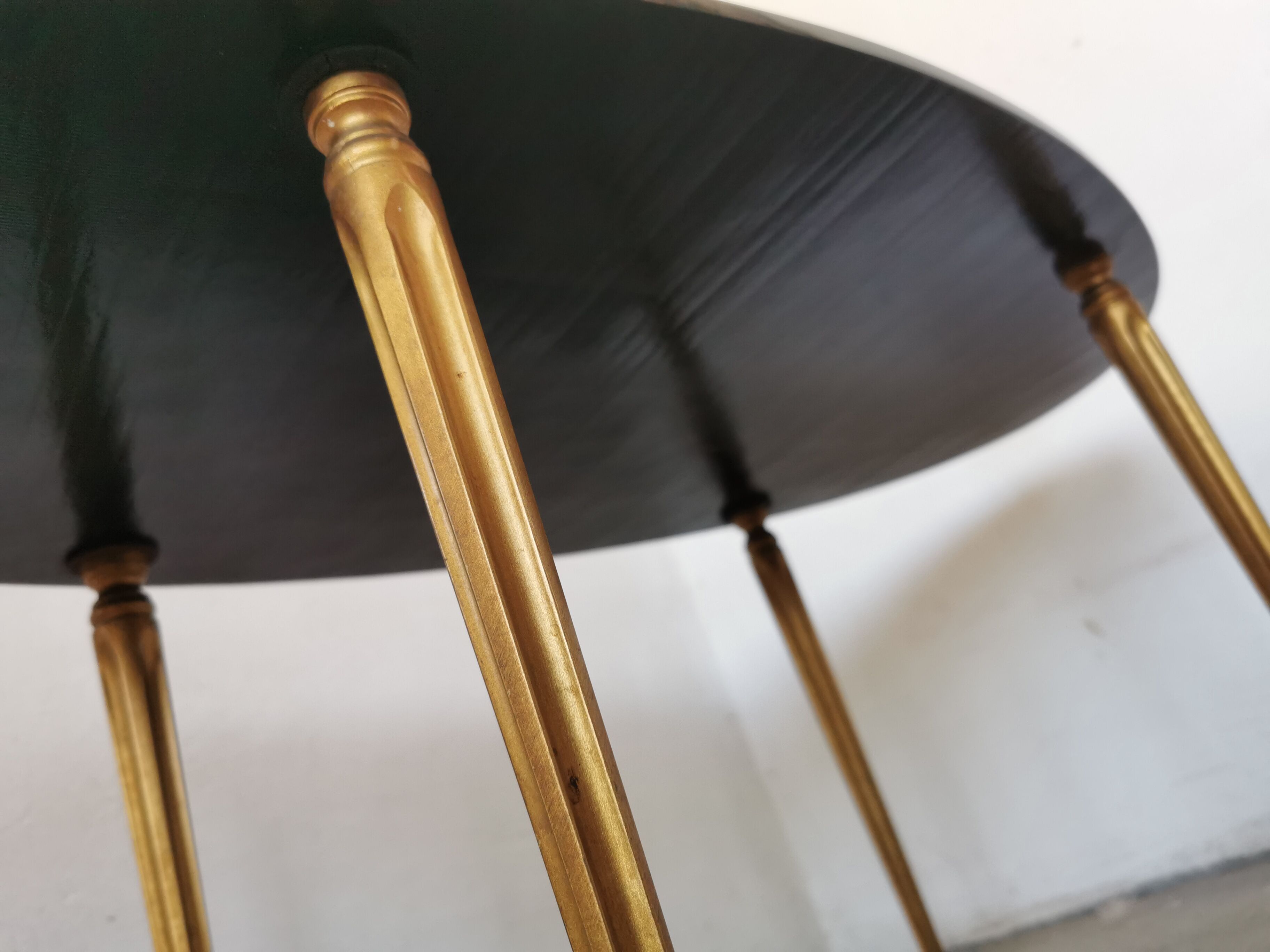 Oval coffee table in black opaline