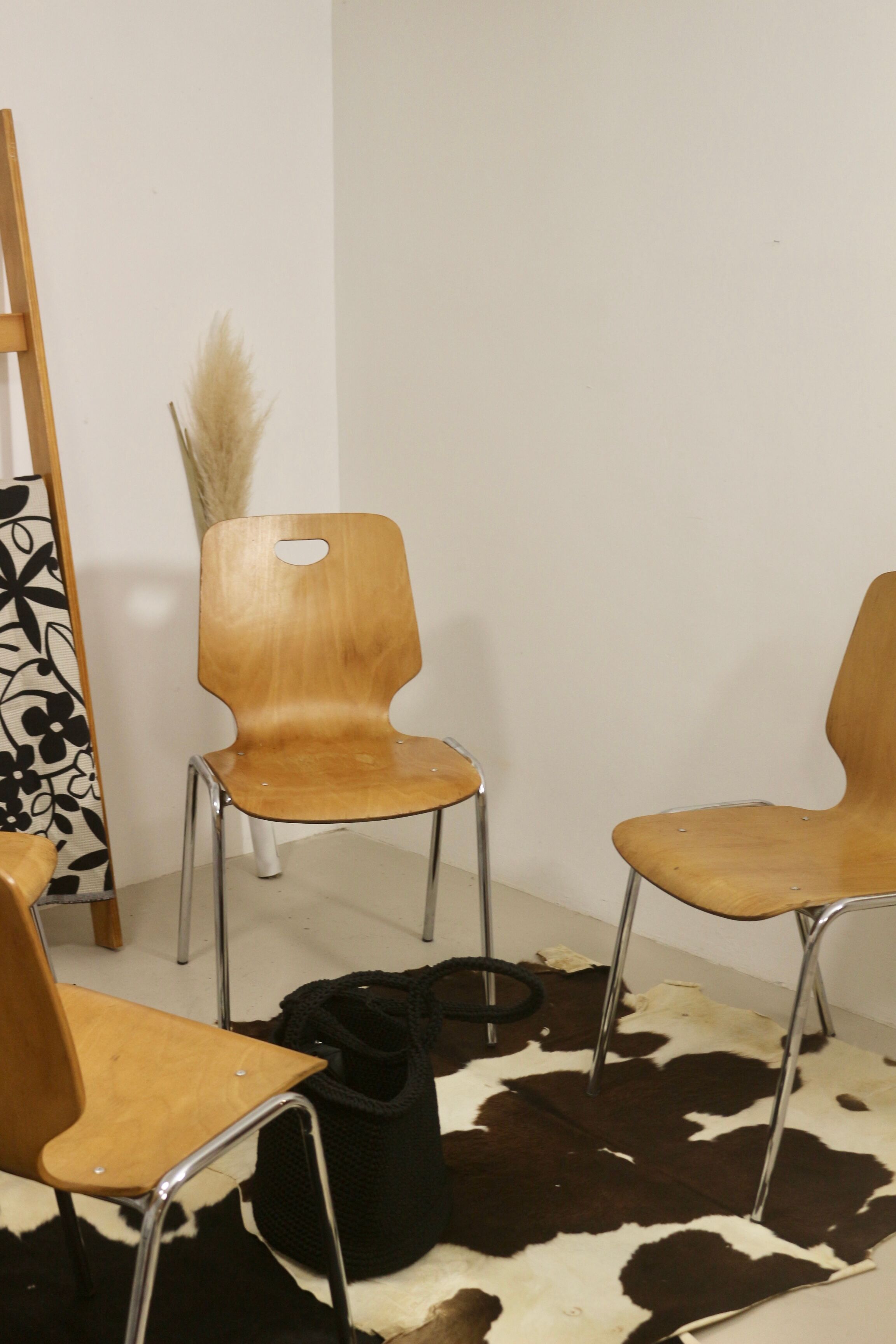Set of 4 stackable chairs in plywood