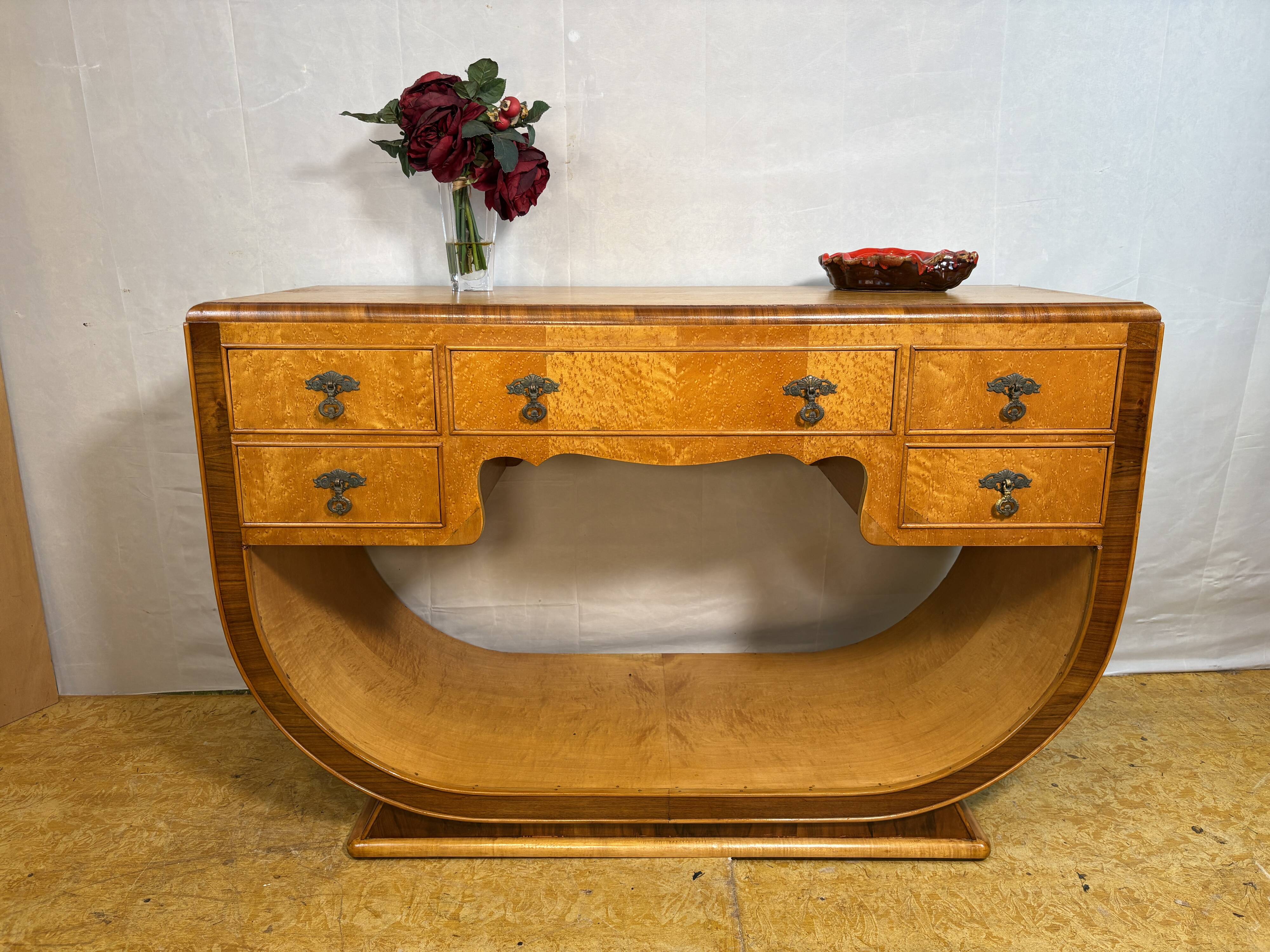 Table console vintage Art Déco en érable à œil d'oiseau 1920-1930 Sweep