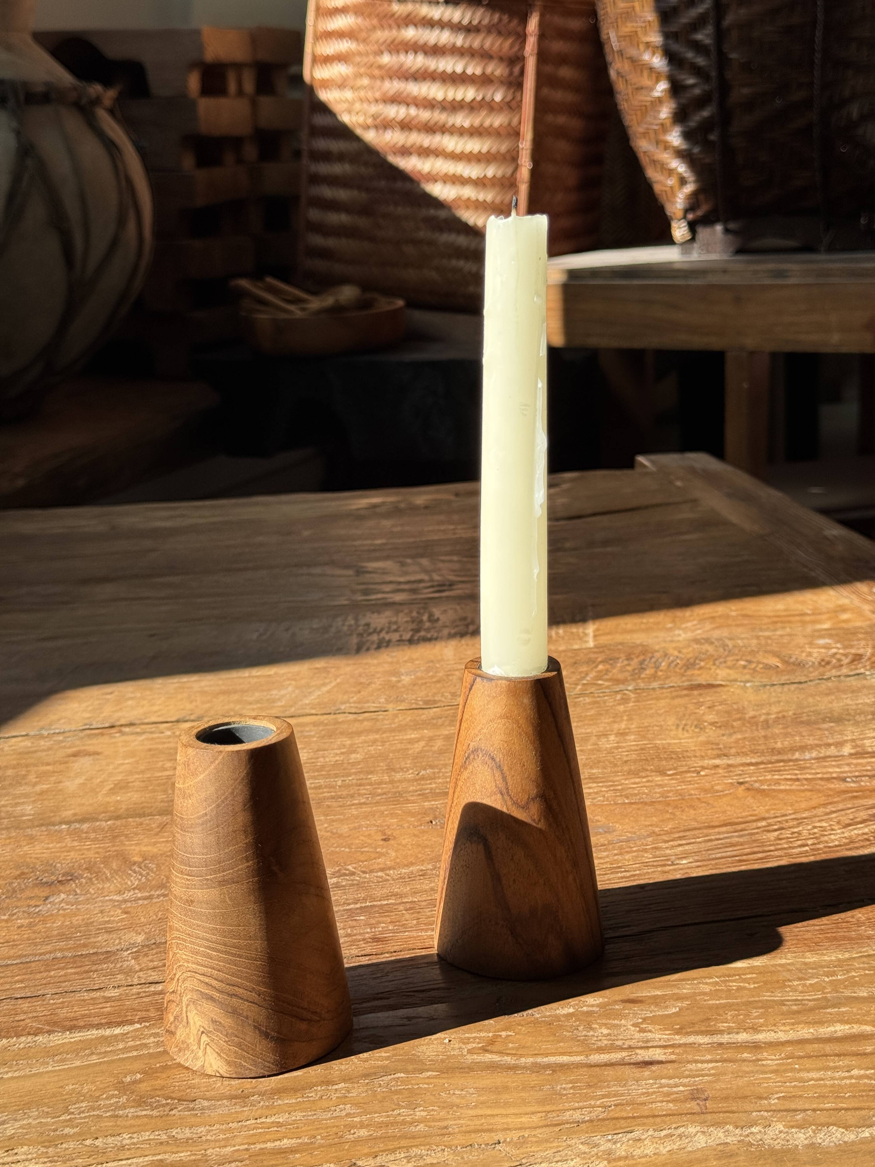 Conical circular candle holder in solid teak H10 D6