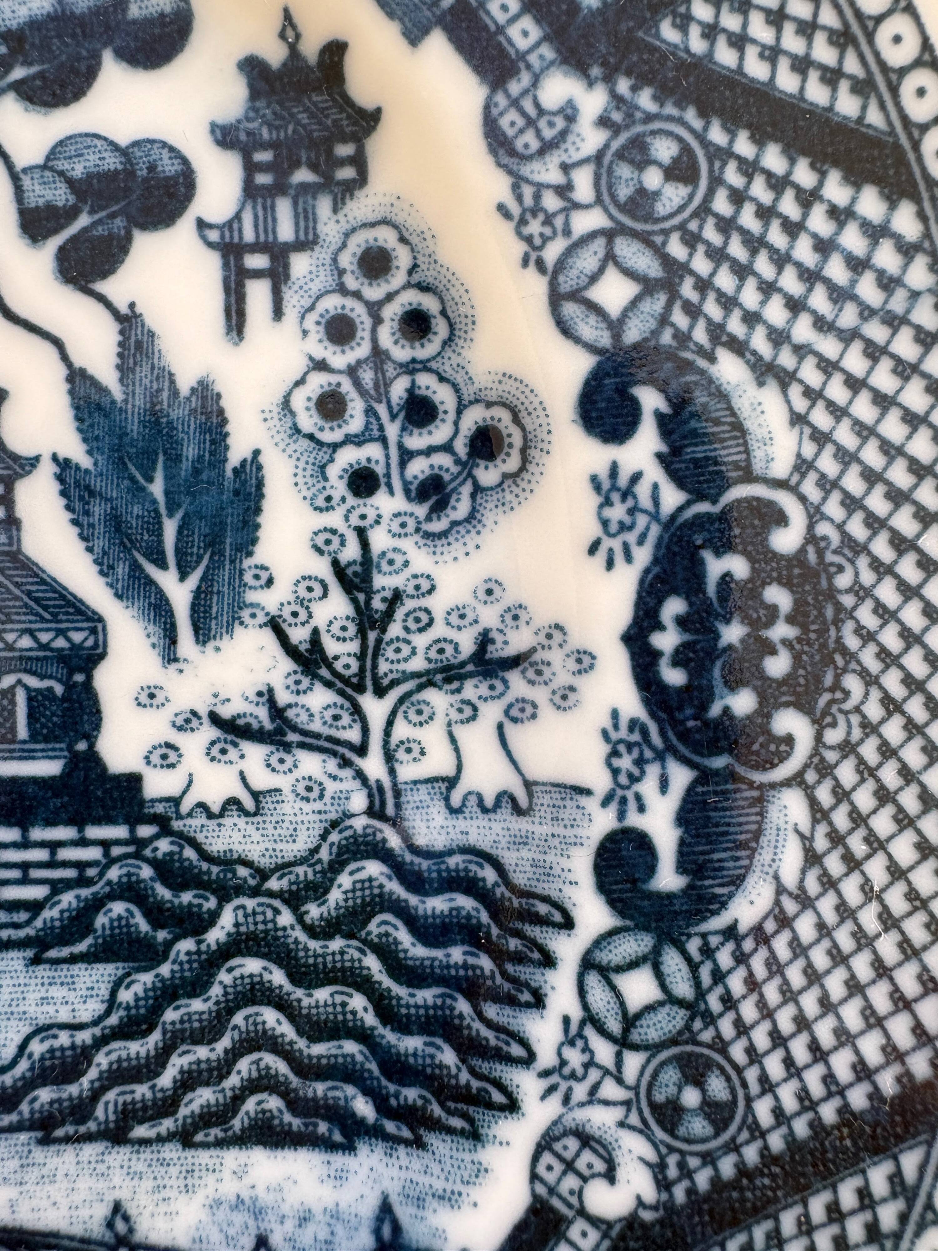 6 antique Blue Willow dessert plates