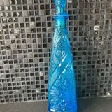 Bouteille bleue verre ciselé