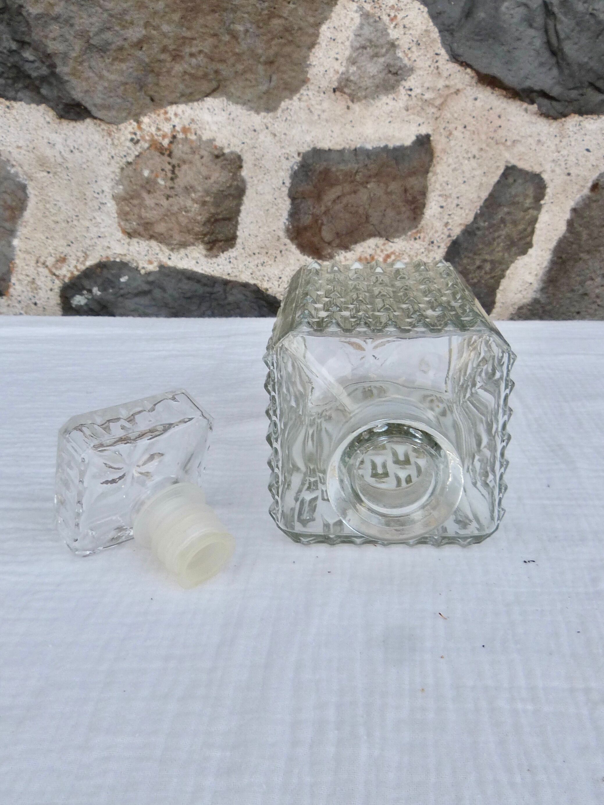 Glass whisky decanter