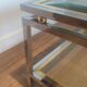 Table basse à double plateau en chrome et laiton