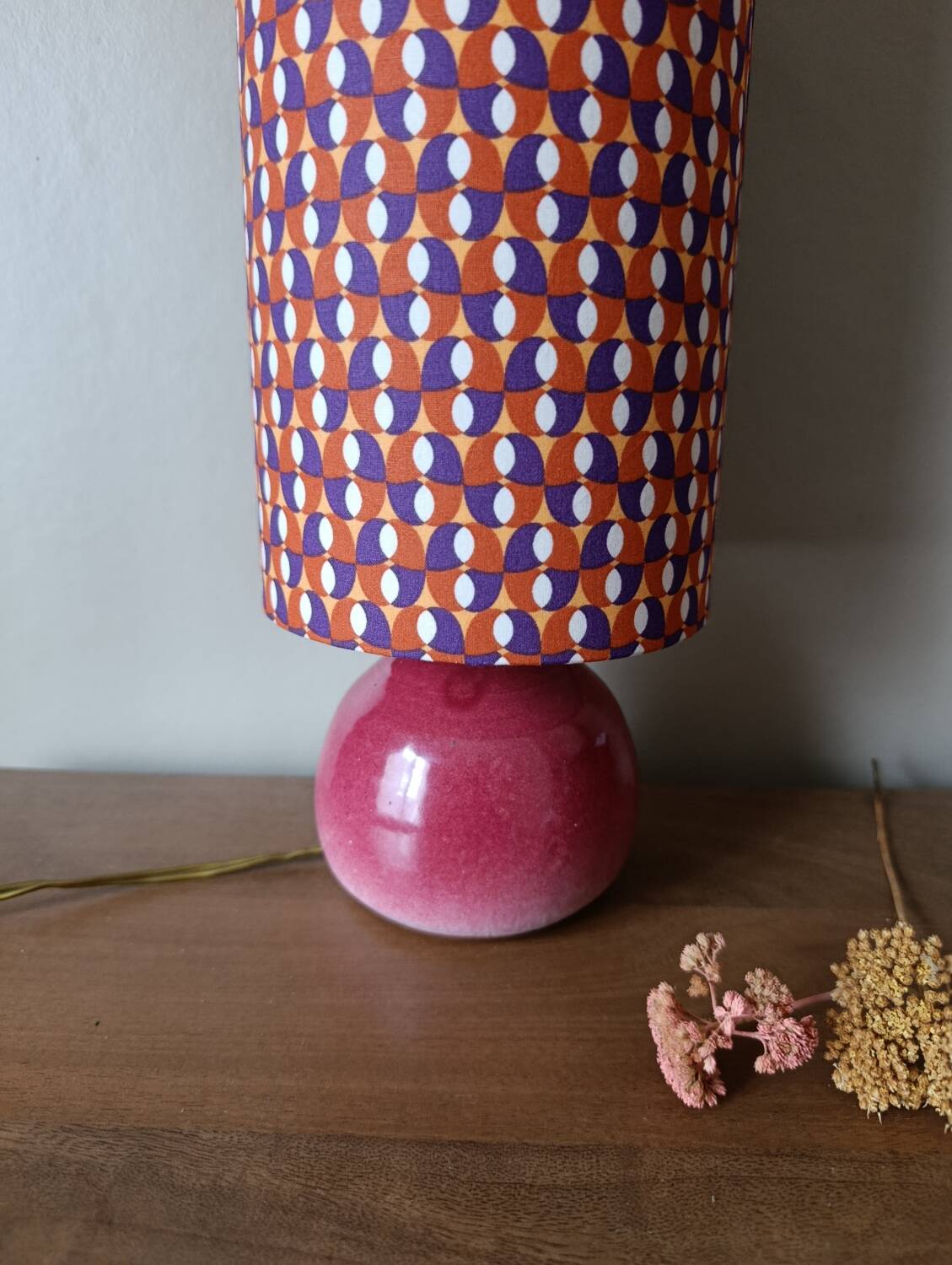 Duo lamp with raspberry ceramic base and vintage print lampshade