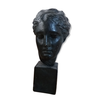 Bust of the goddess Hygie