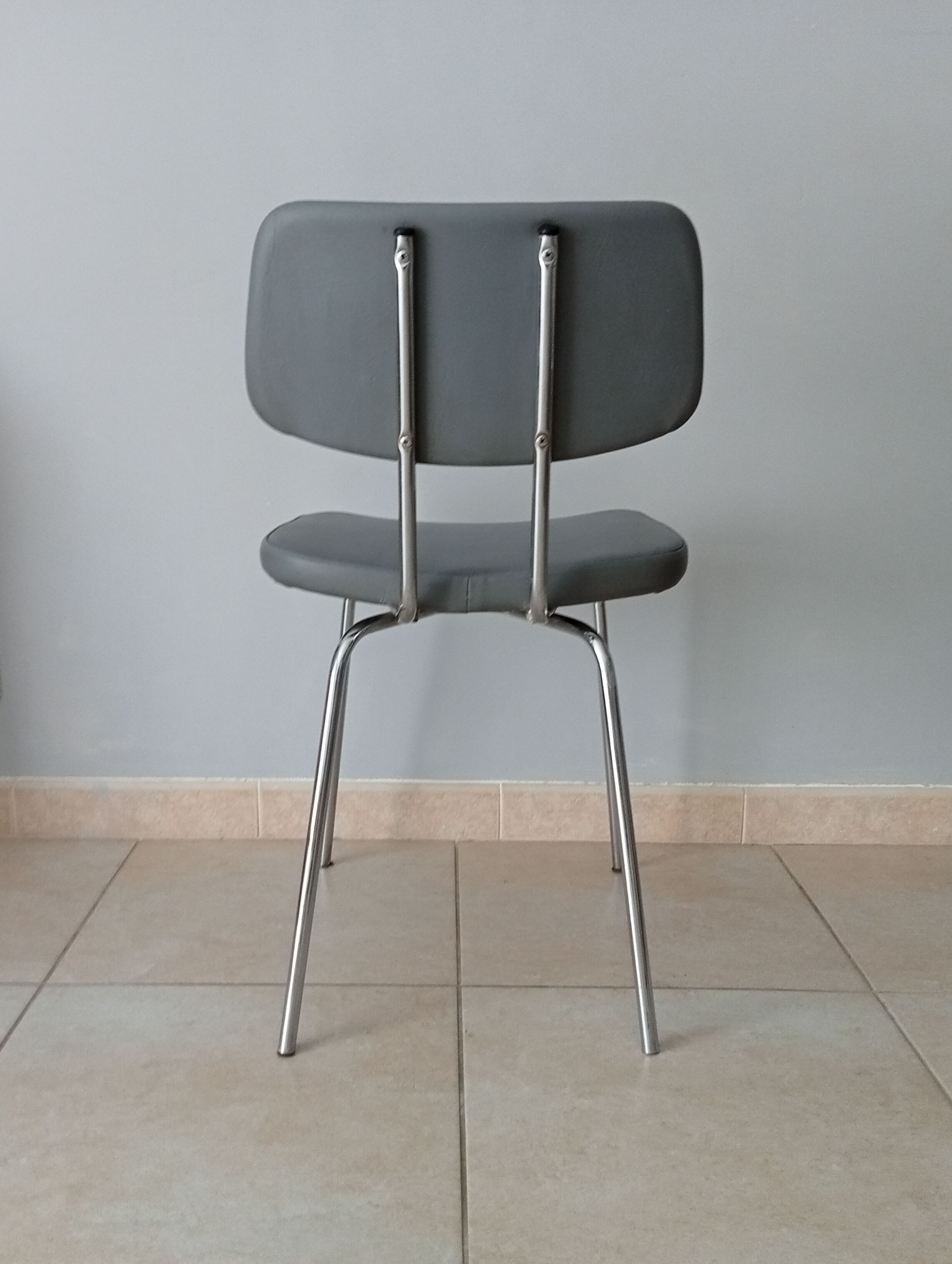 Vintage chair in skai and chrome 1950s