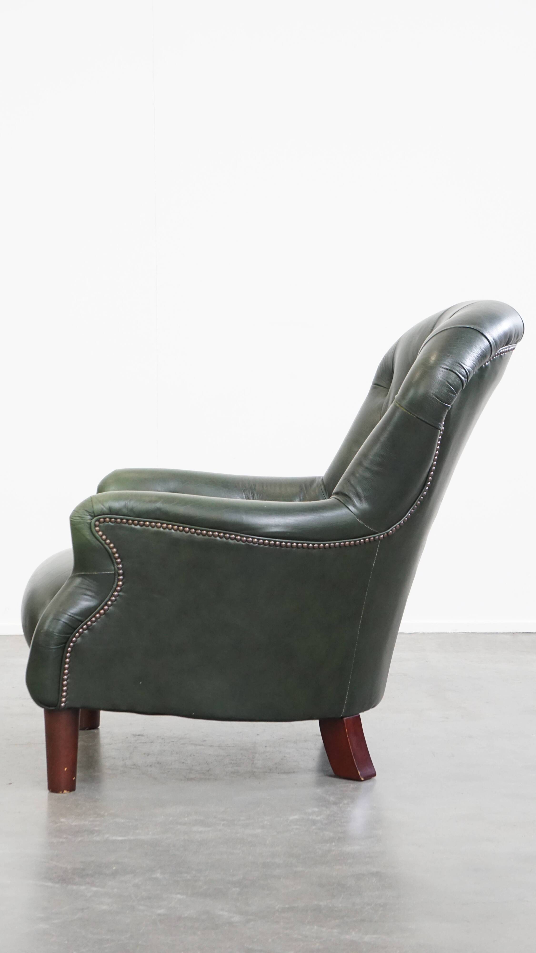 Fauteuil Chesterfield en cuir de vachette vert de style anglais