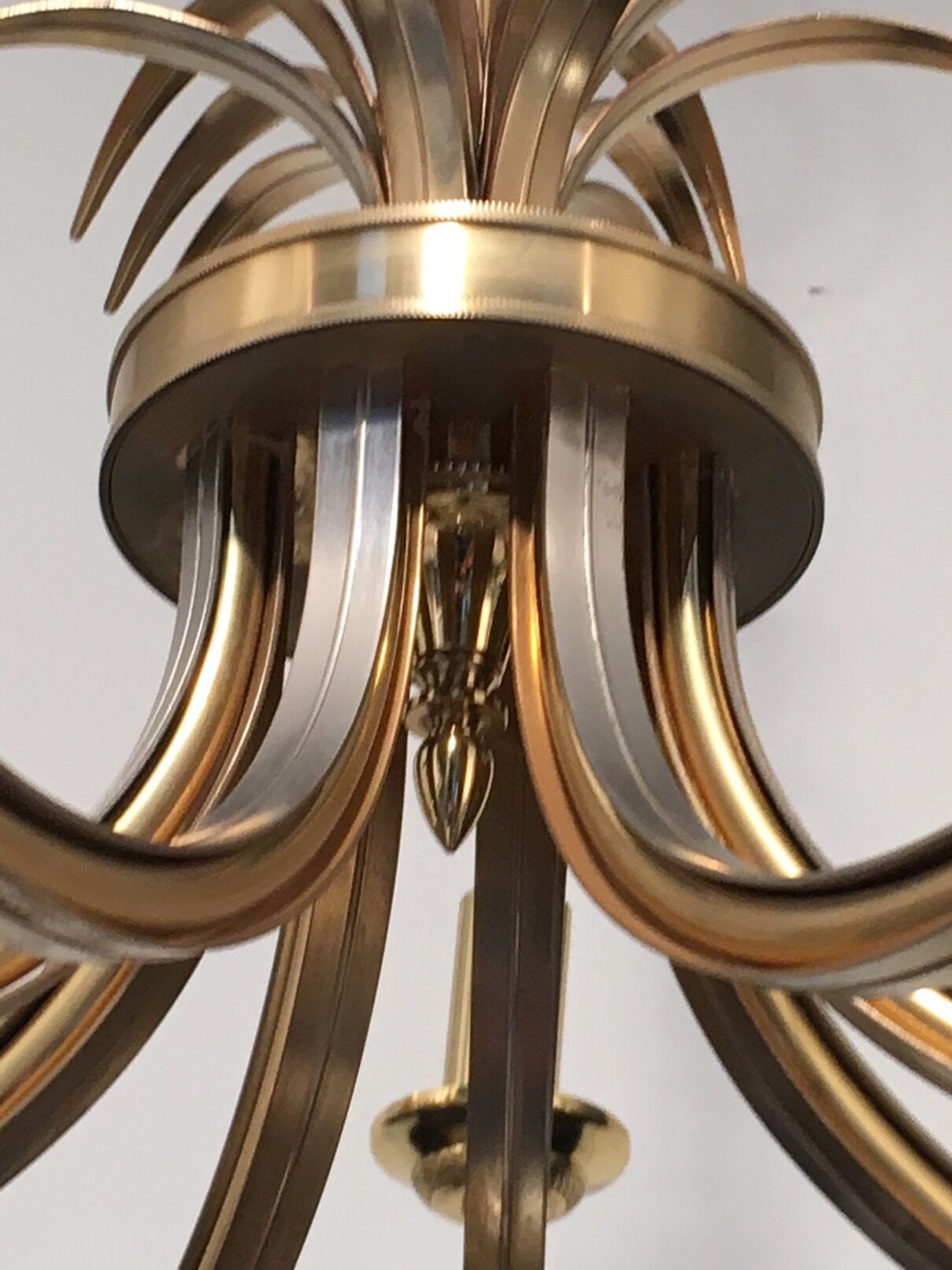 Pineapple brass 8-light chandelier