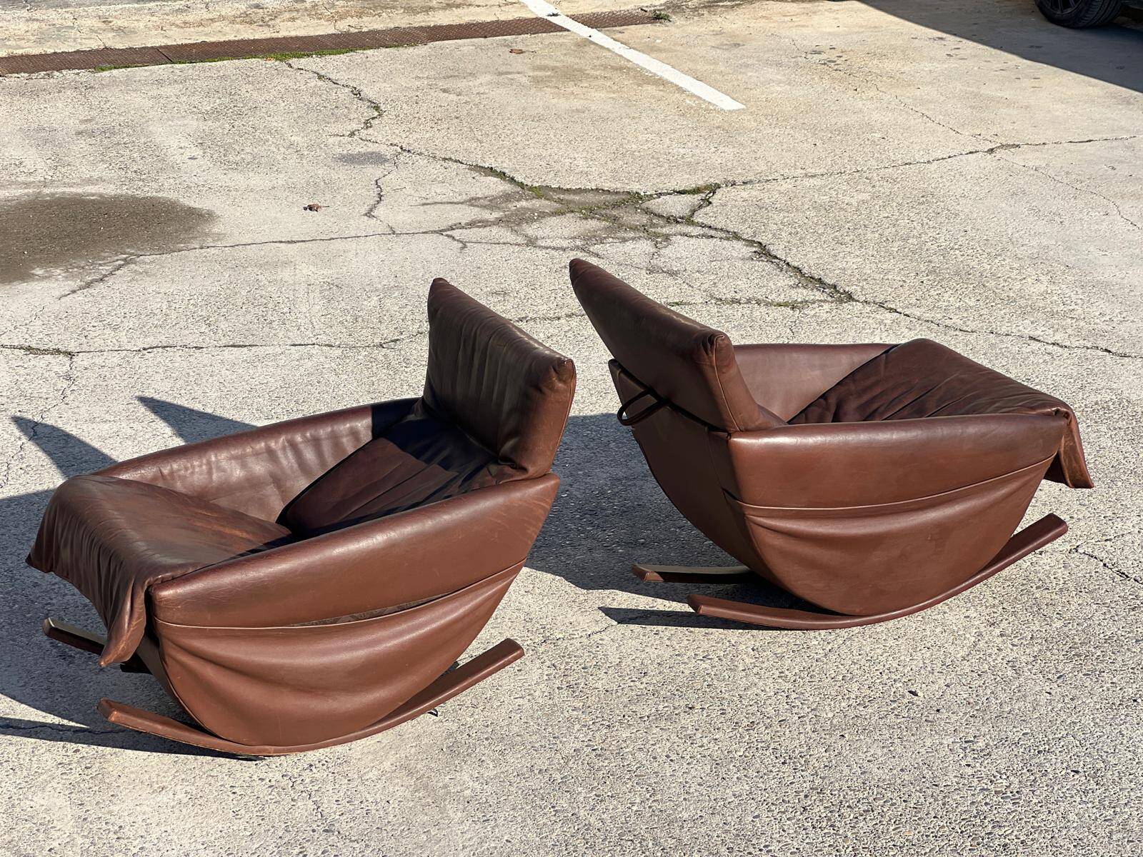 Pair of rocking chairs by De Sede, Switzerland 1970 in brown buffalo leather.