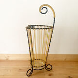 Wrought iron umbrella holder and scoubidou wires