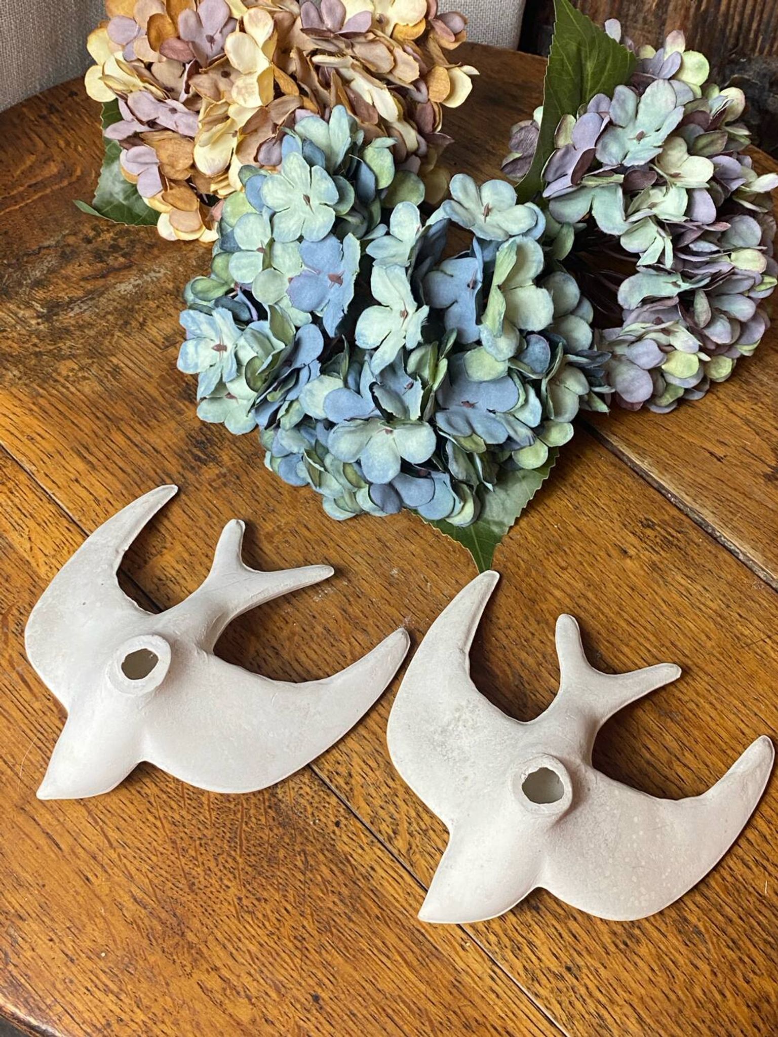 Couple d’hirondelles en plâtre