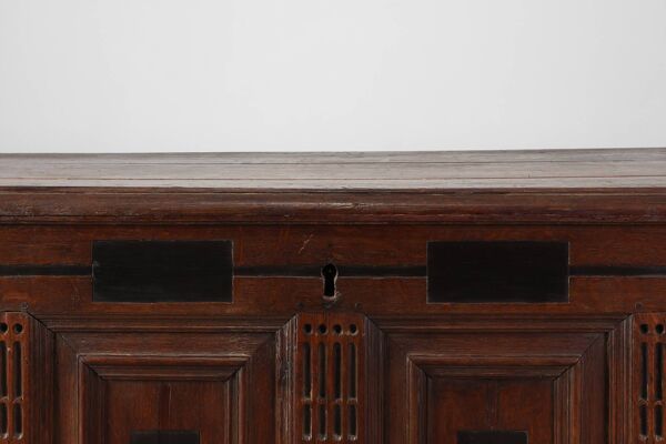 Coffre de rangement en chêne français du XVIIe siècle ou coffre à linge