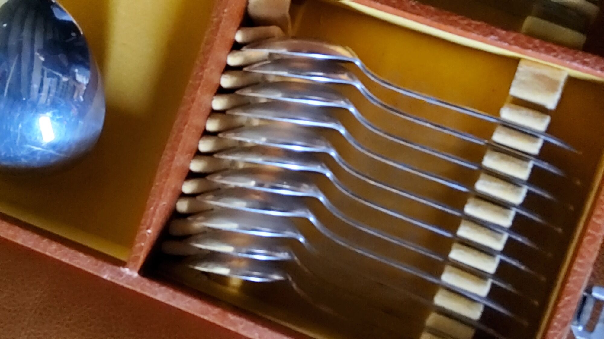 Silver metal housewife model of the 50s in her box