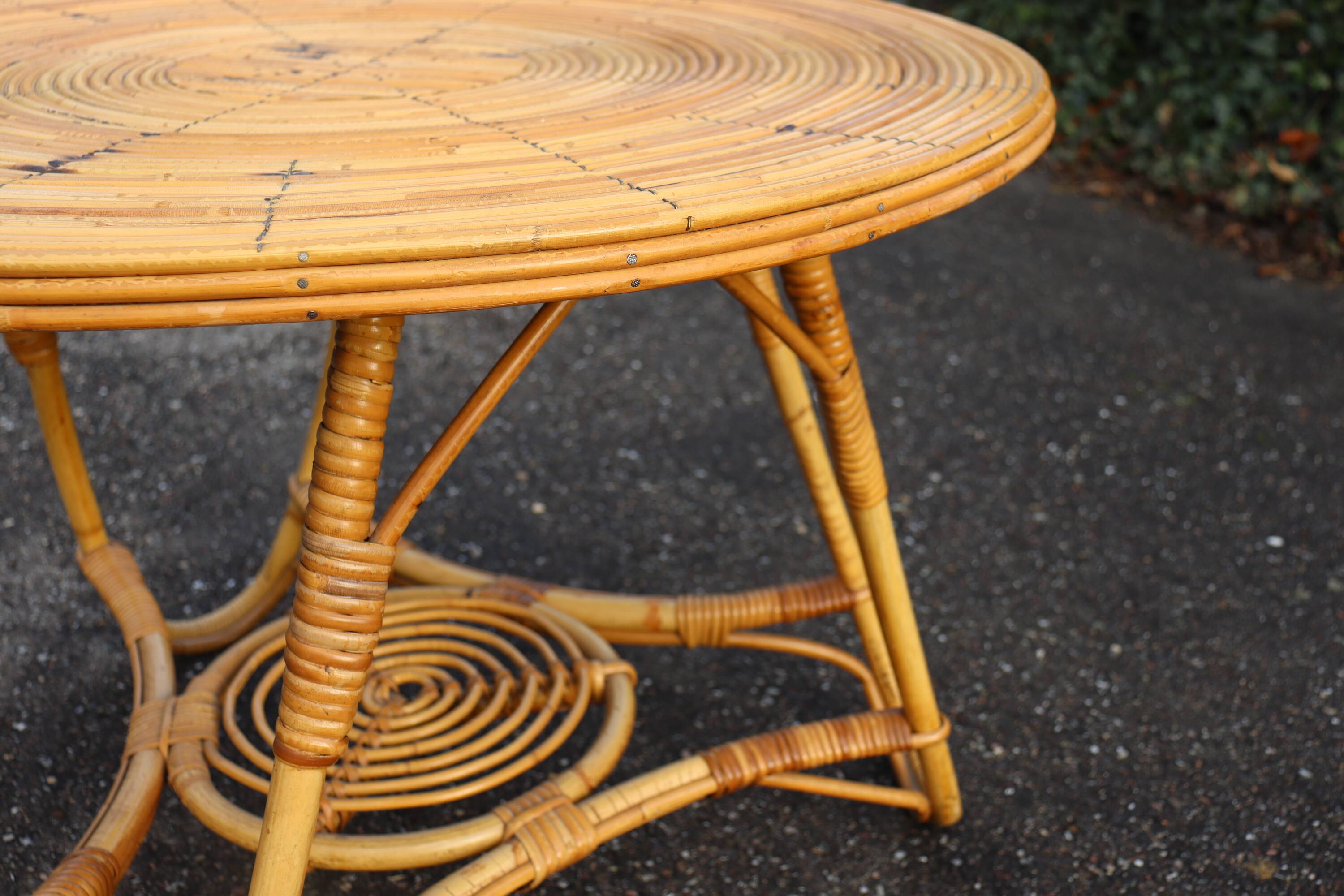 Round rattan coffee table in the Audoux Minet style