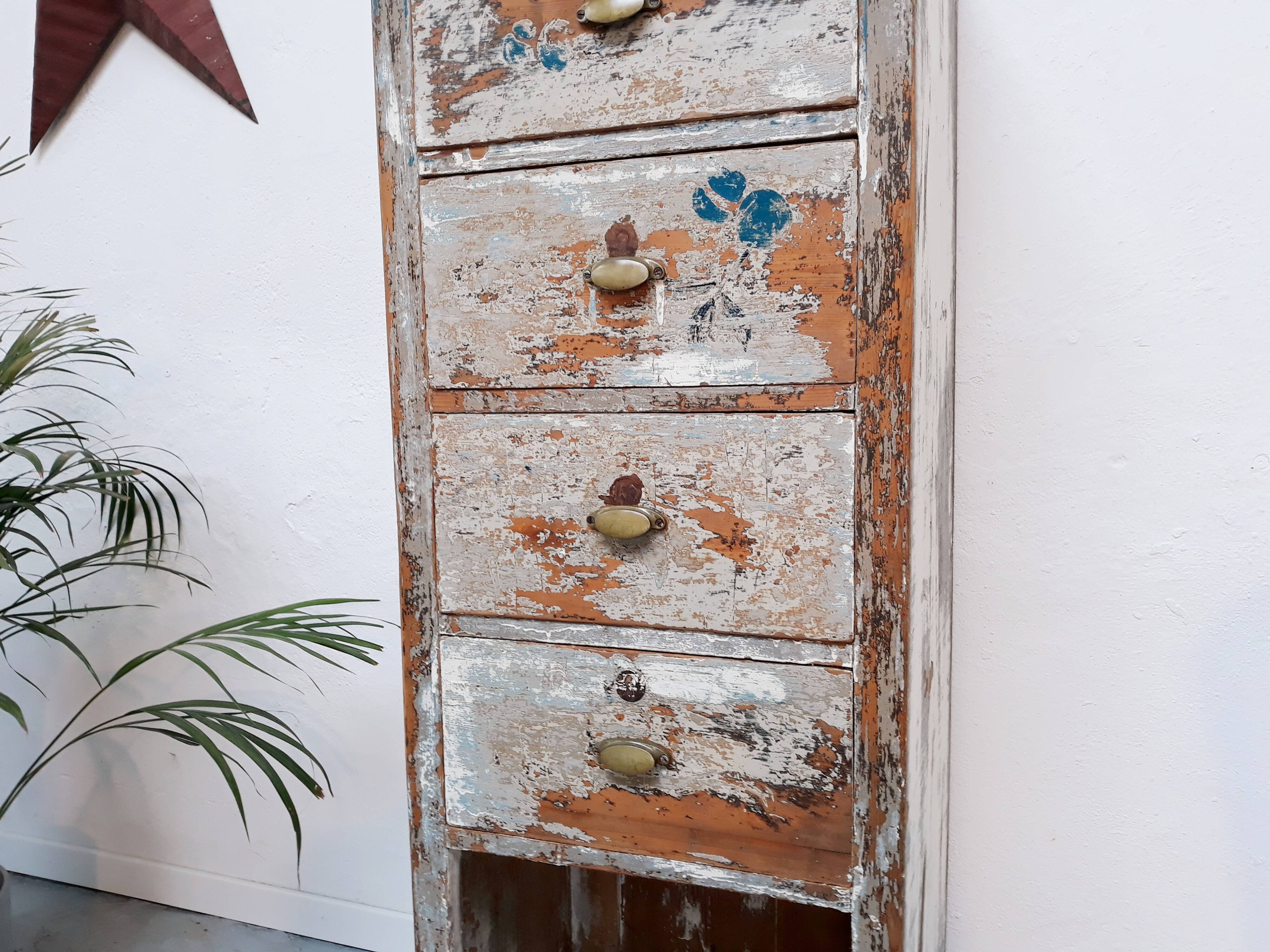 Furniture of trade with rag-to-ceiling drawers