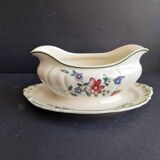 Beautiful small earthenware sauce boat from Villeroy and Boch Mattlach model 1562