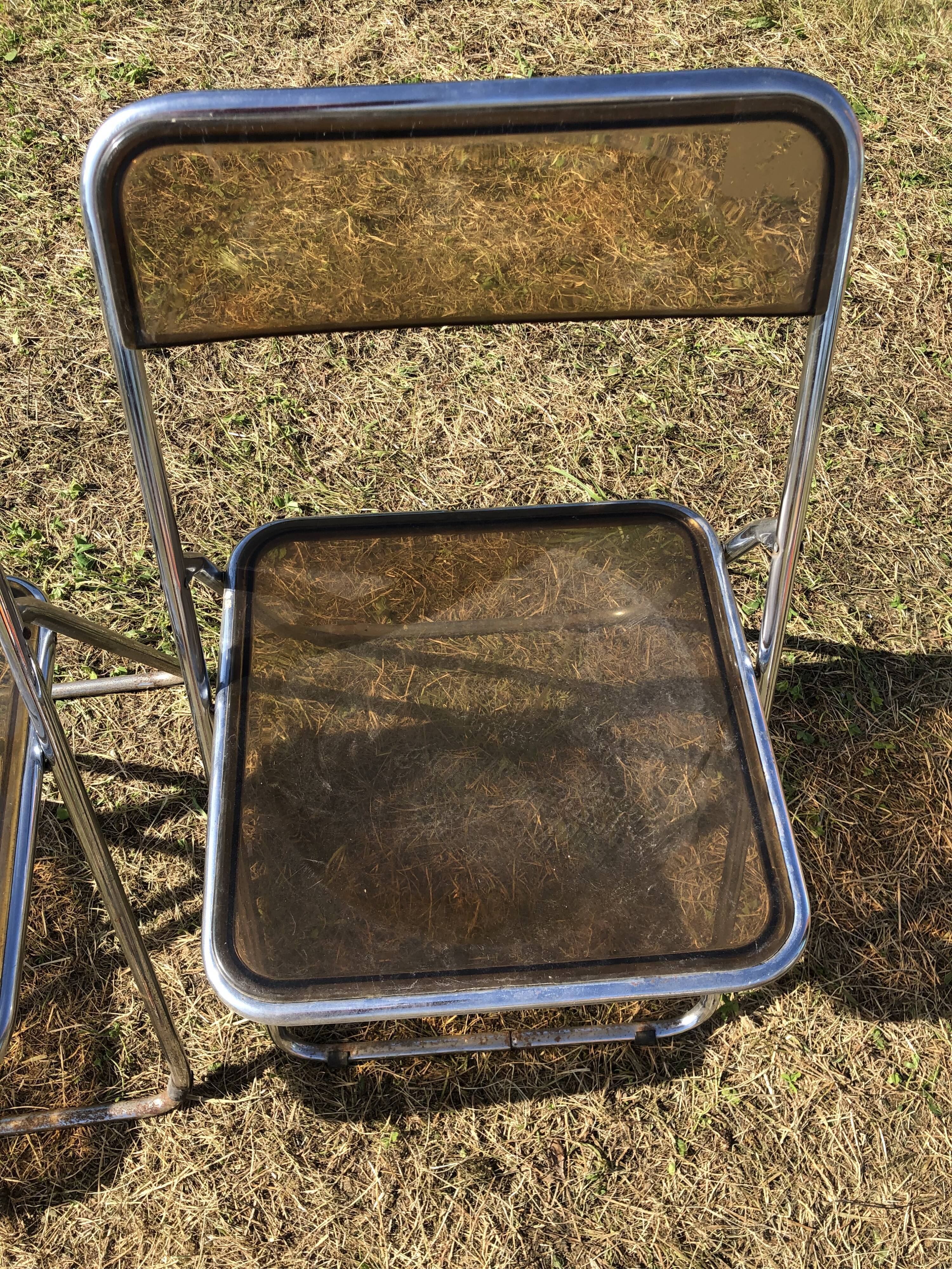 Lot 5 folding chairs in brown plexiglass 70s