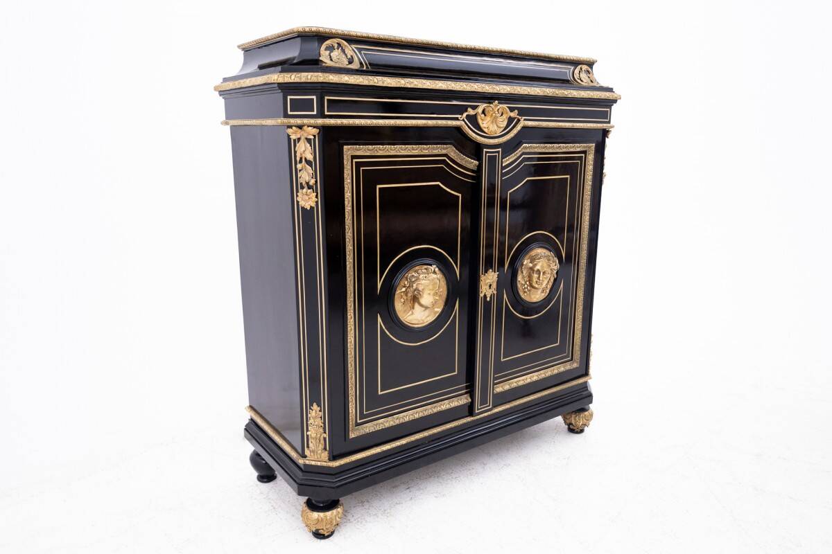 Napoleon III style chest of drawers, France, circa 1880.