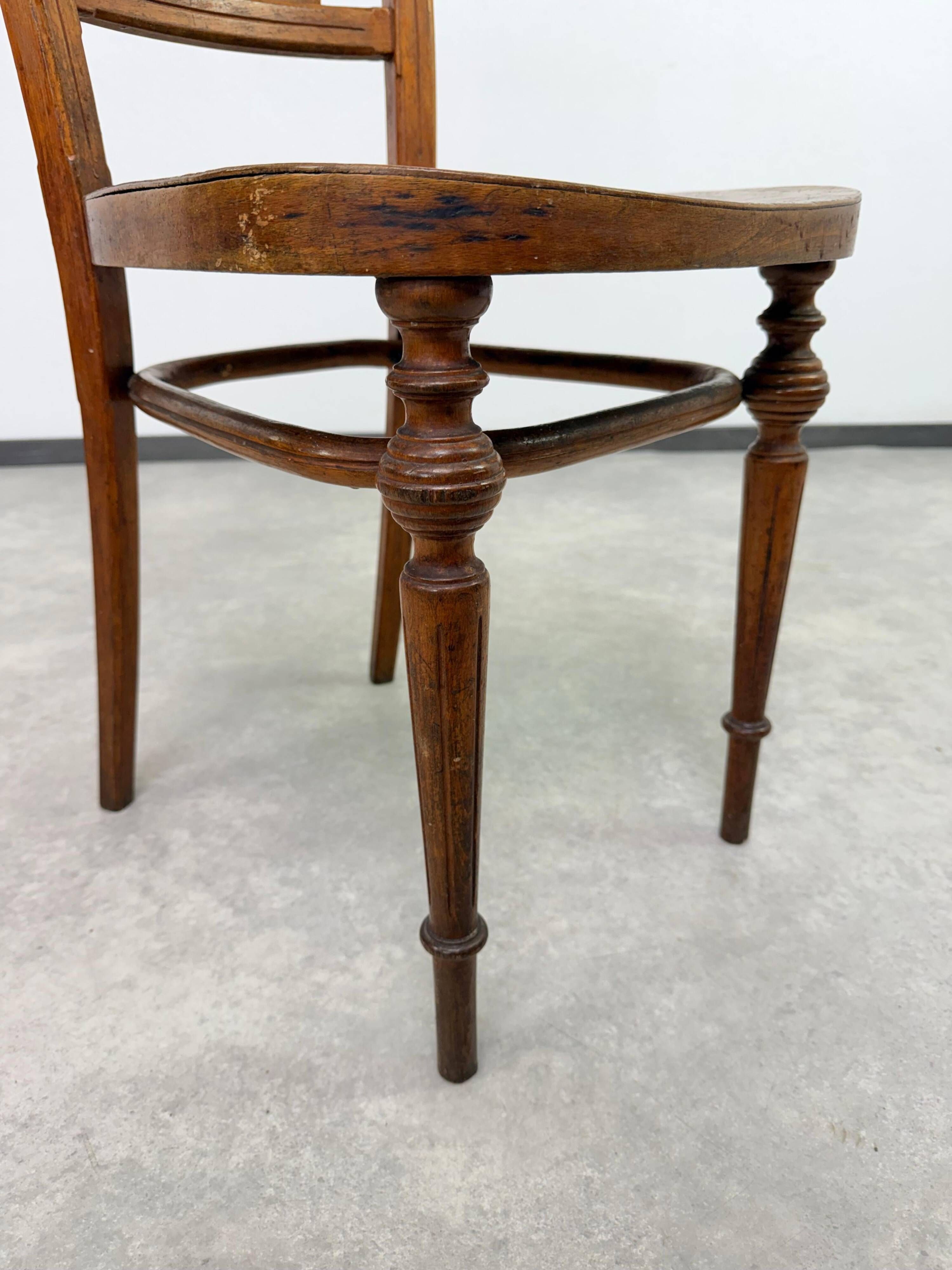 Set of Thonet bentwood dining chairs, in the Vienna Secession style, period.