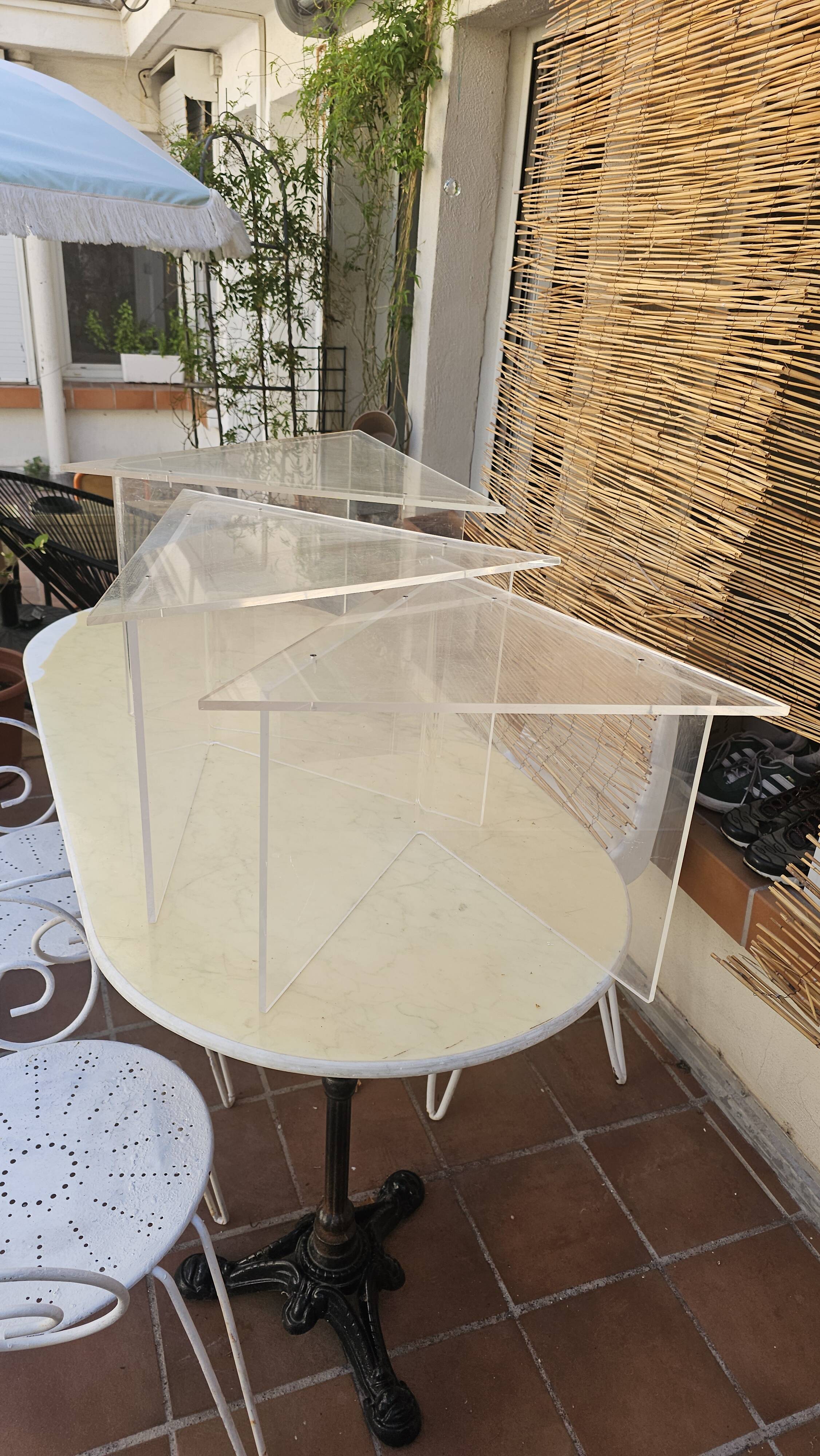 Table gigogne plexiglass triangle 90's