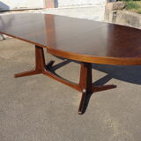 Baumann oval table