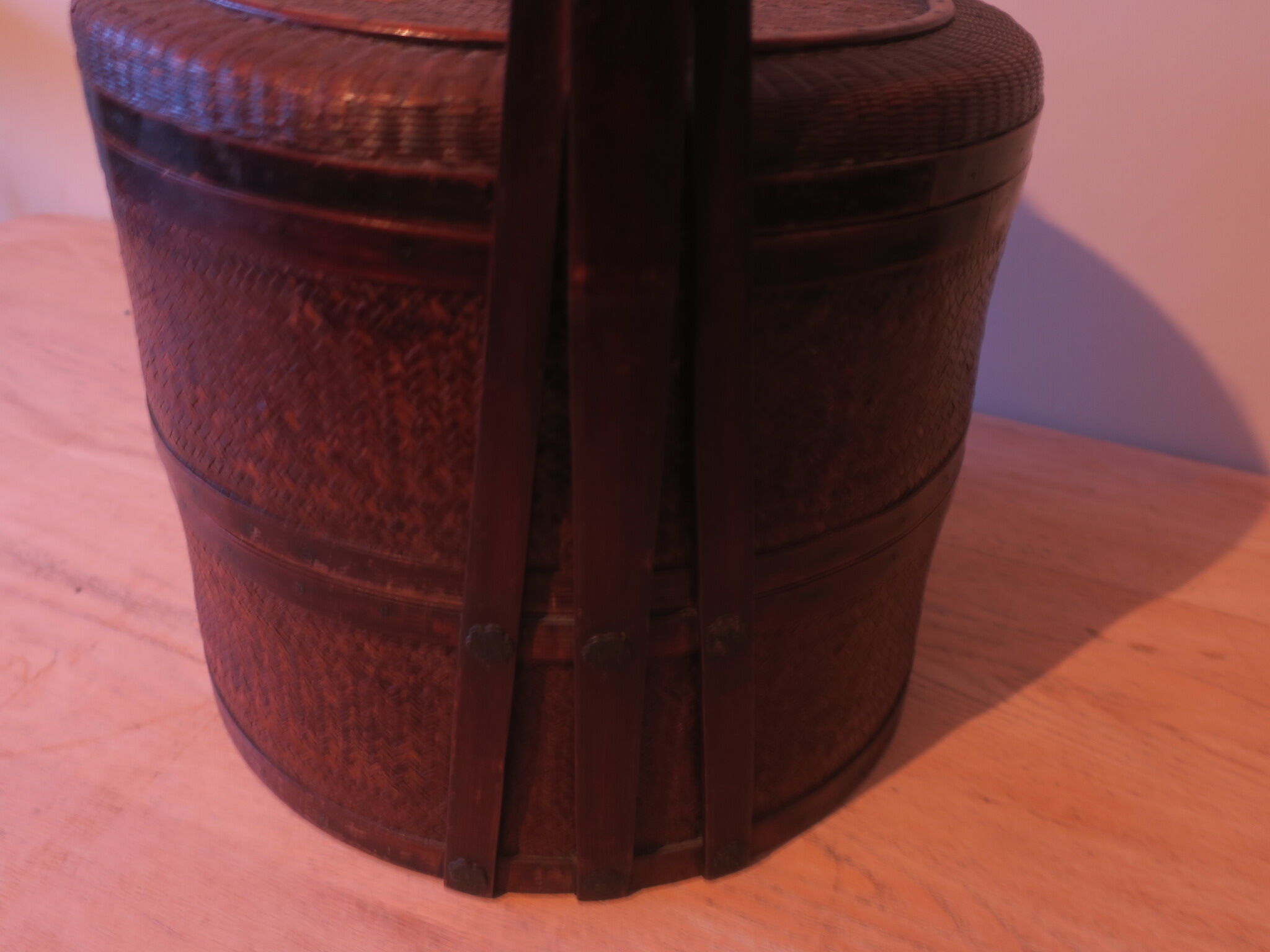Panier chinois antique en bois et rotin à 3 sections