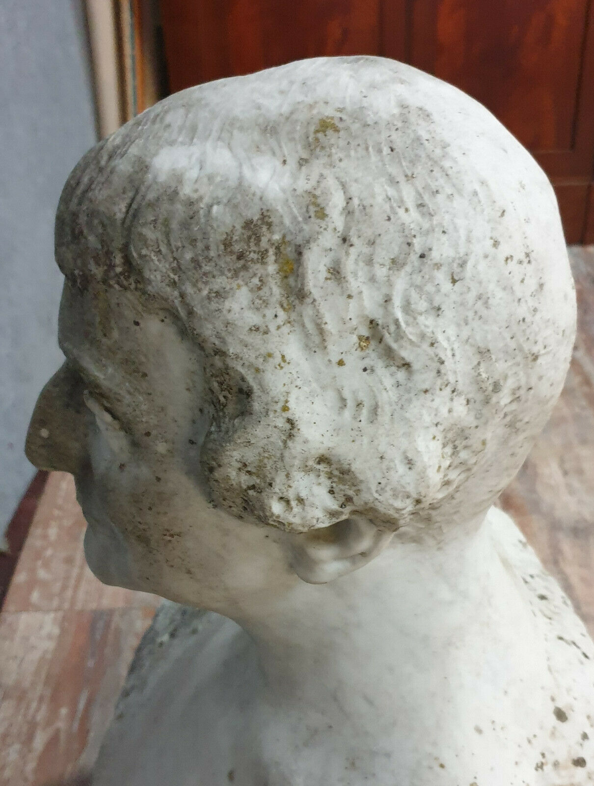 Marble statue depicting a gentleman of the nineteenth century