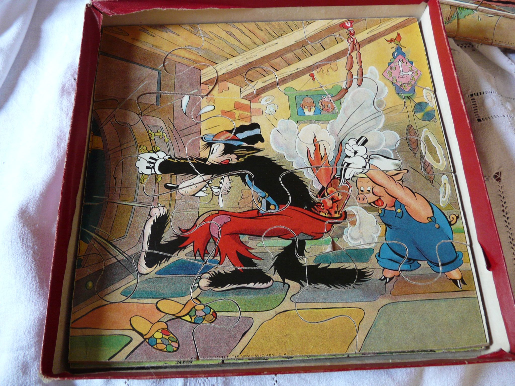 box of 6 wooden puzzles the 3 little walt Dizney pigs