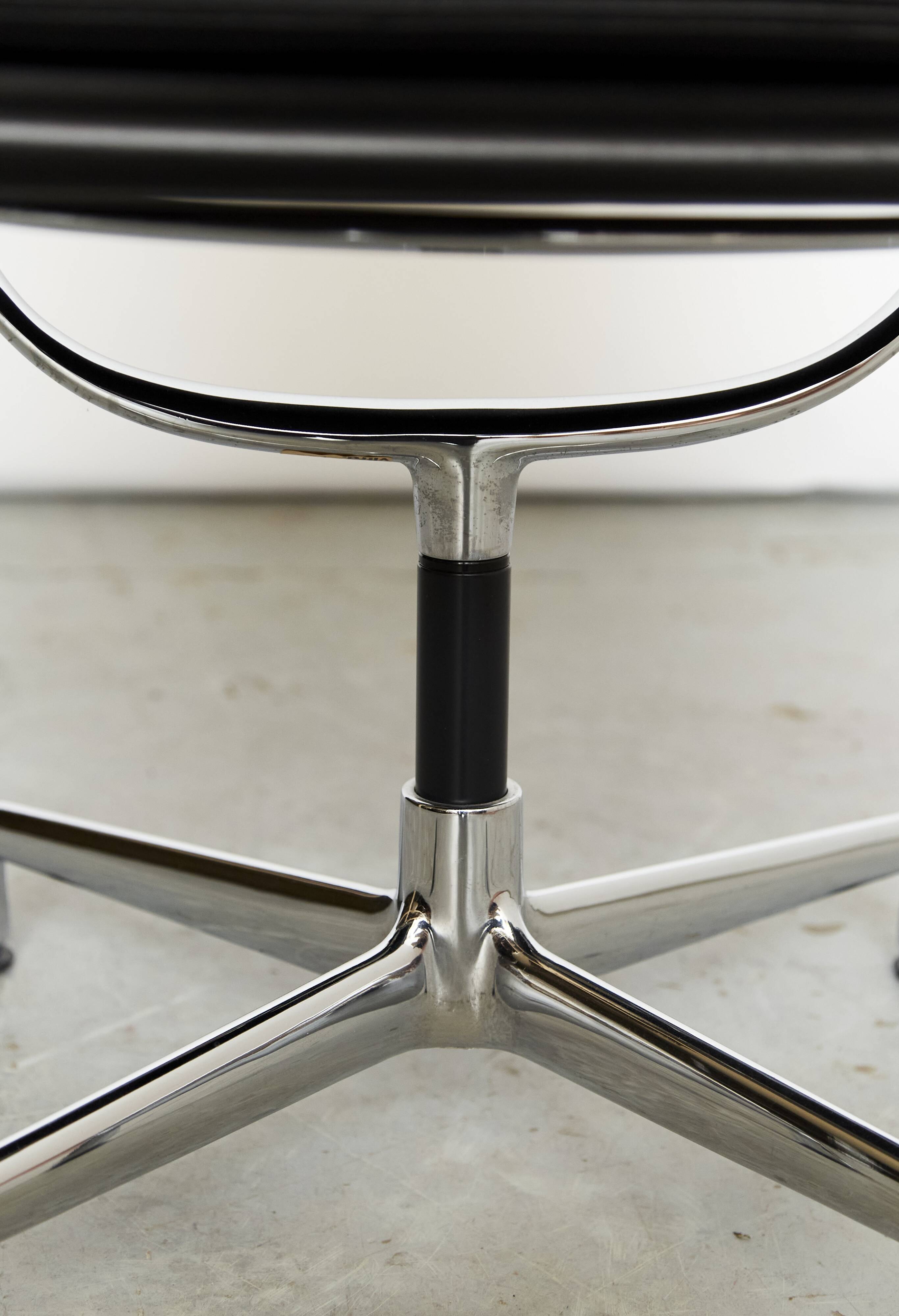Charles & Ray Eames Chair EA 208 Chair for Vitra