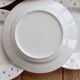 6 assiettes plates vintage en faïence blanche – décor fleurs de lys bleu