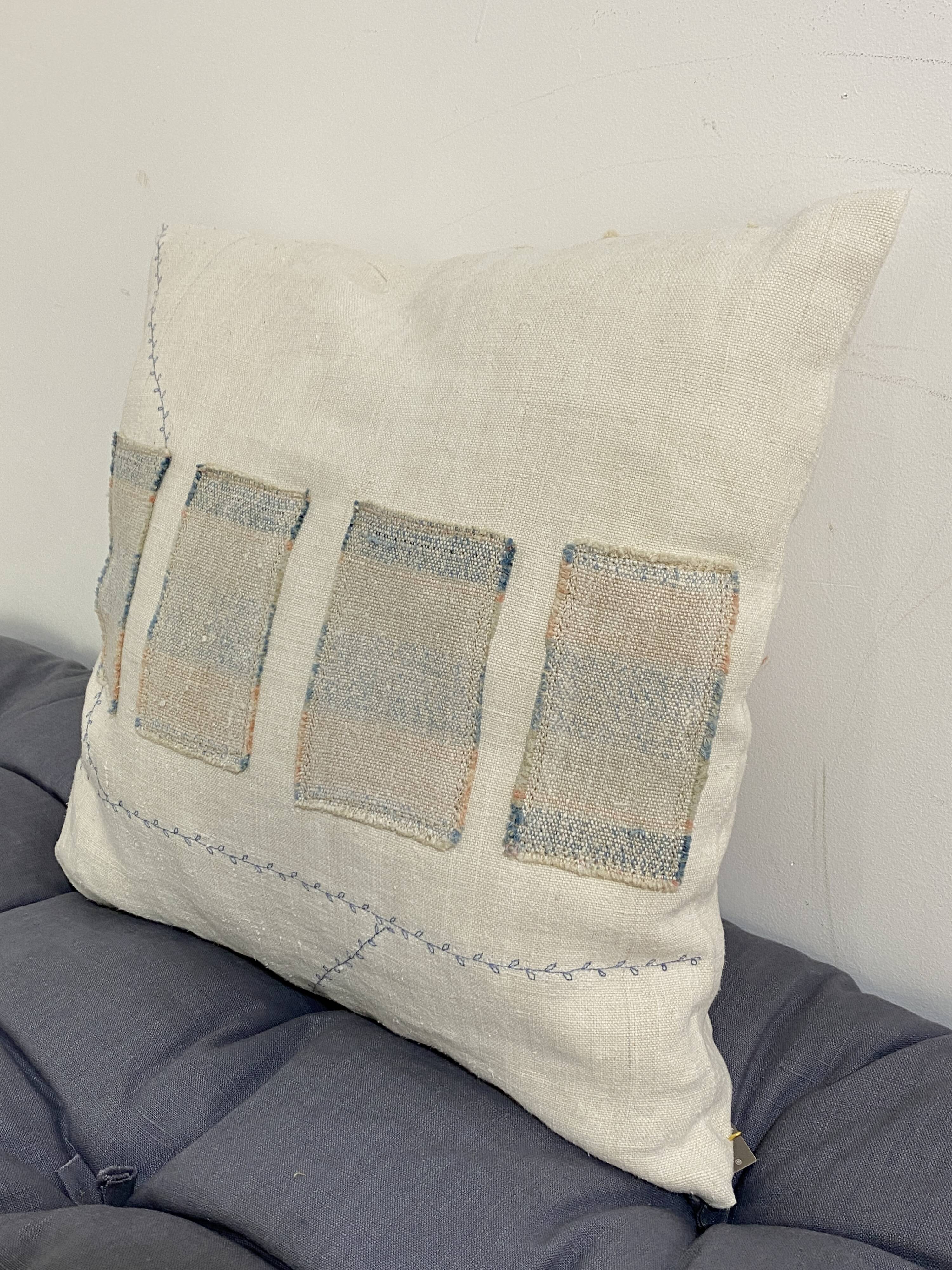 Cushion in old canvas Kilim style