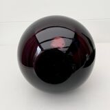 Vase en verre violet vers les années 1960