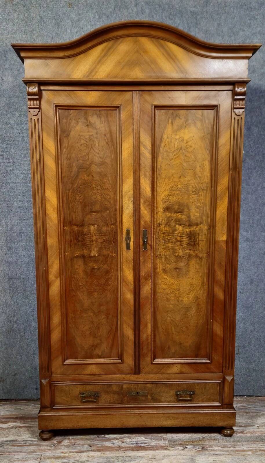 Antique Biedermeier style walnut wardrobe – Gendarme hat pediment