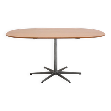 'Superellipse' pedestal table in oak by Arne Jacobsen for Fritz Hansen, 1981