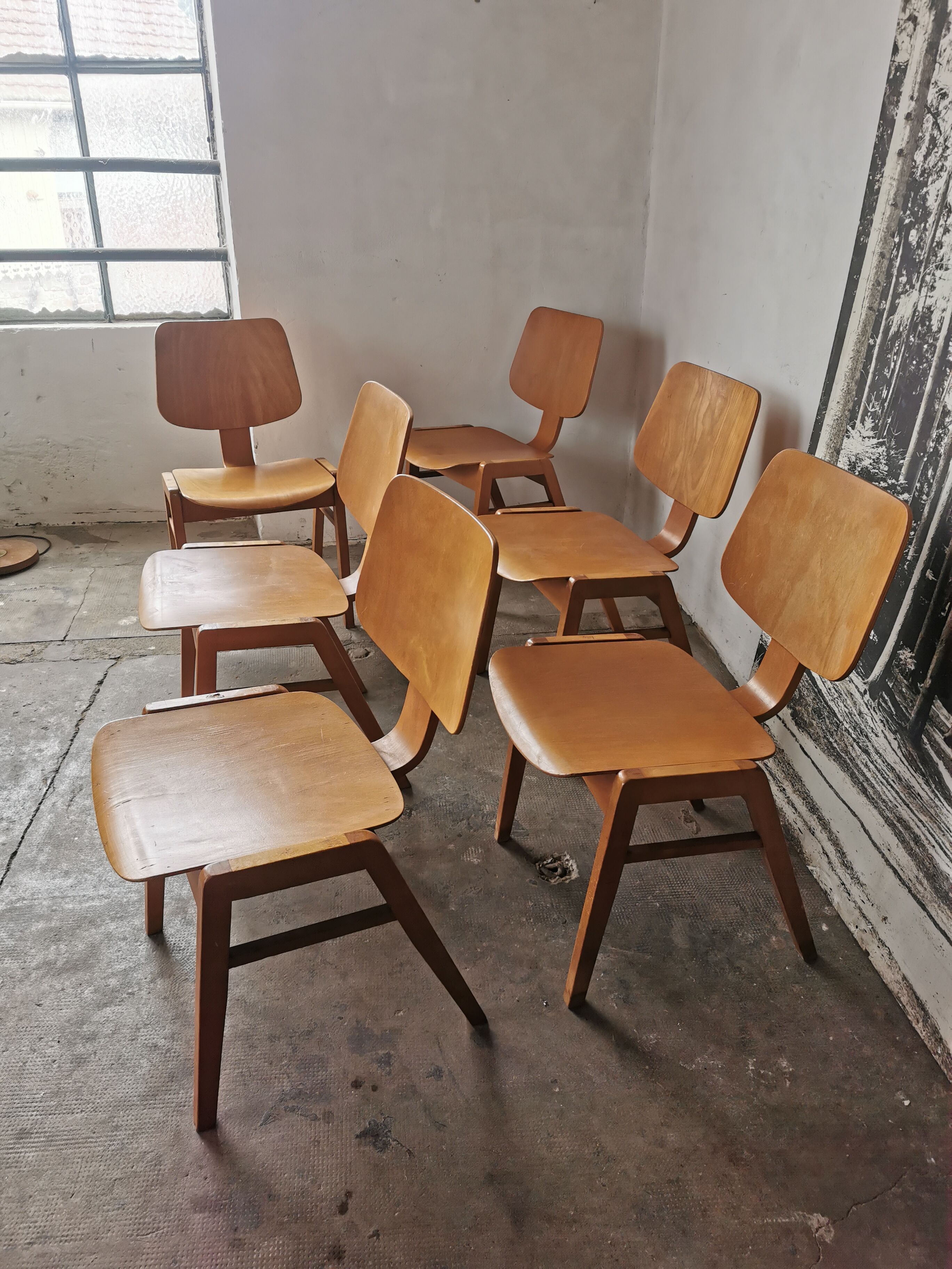 Set of 6 stackable Scandinavian chairs