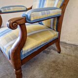 Fauteuil Voltaire - De style Louis Philippe - En bois mouluré, garniture de tissu bleu et jaune