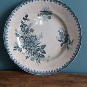 Flat plate, ironstone, Saint Amand, Margot decoration, Amandinoise company, 1920.