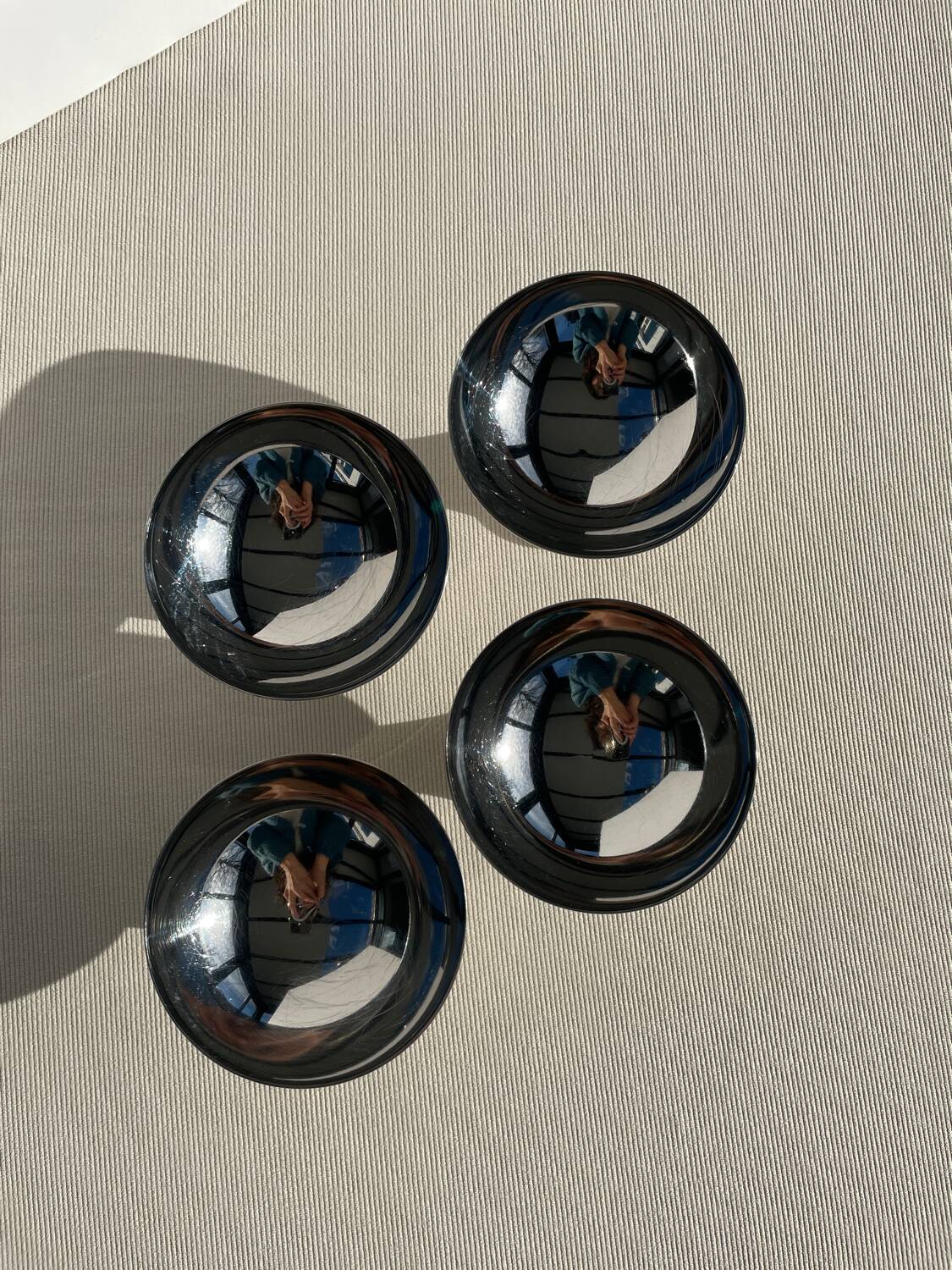 Set of 4 vintage metal ice cream glasses/cups on a stand.
