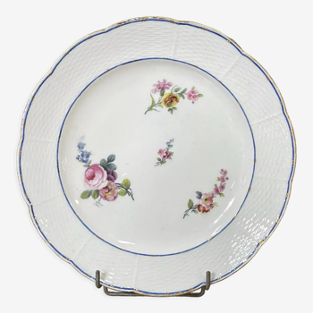 Plate in porcelain of Sèvres with polychrome decoration of flowers of the eighteenth century