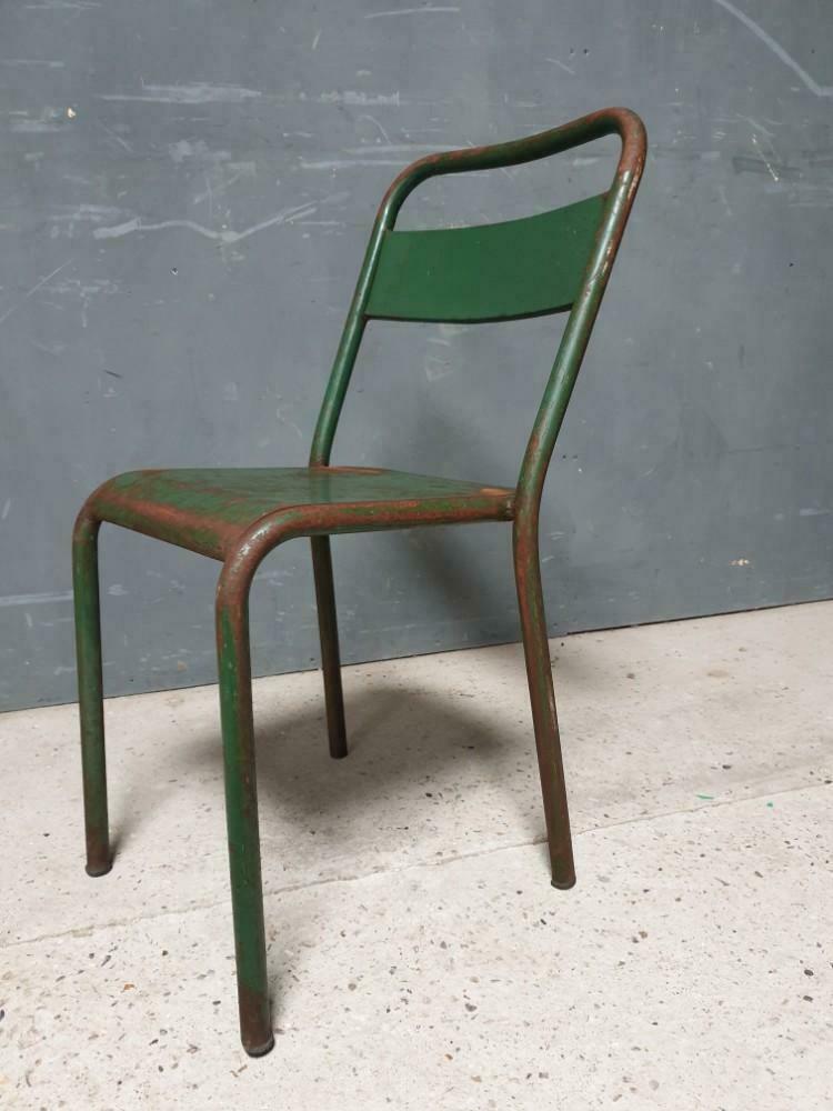 Vieille chaise verte français chaise d'usine de fer