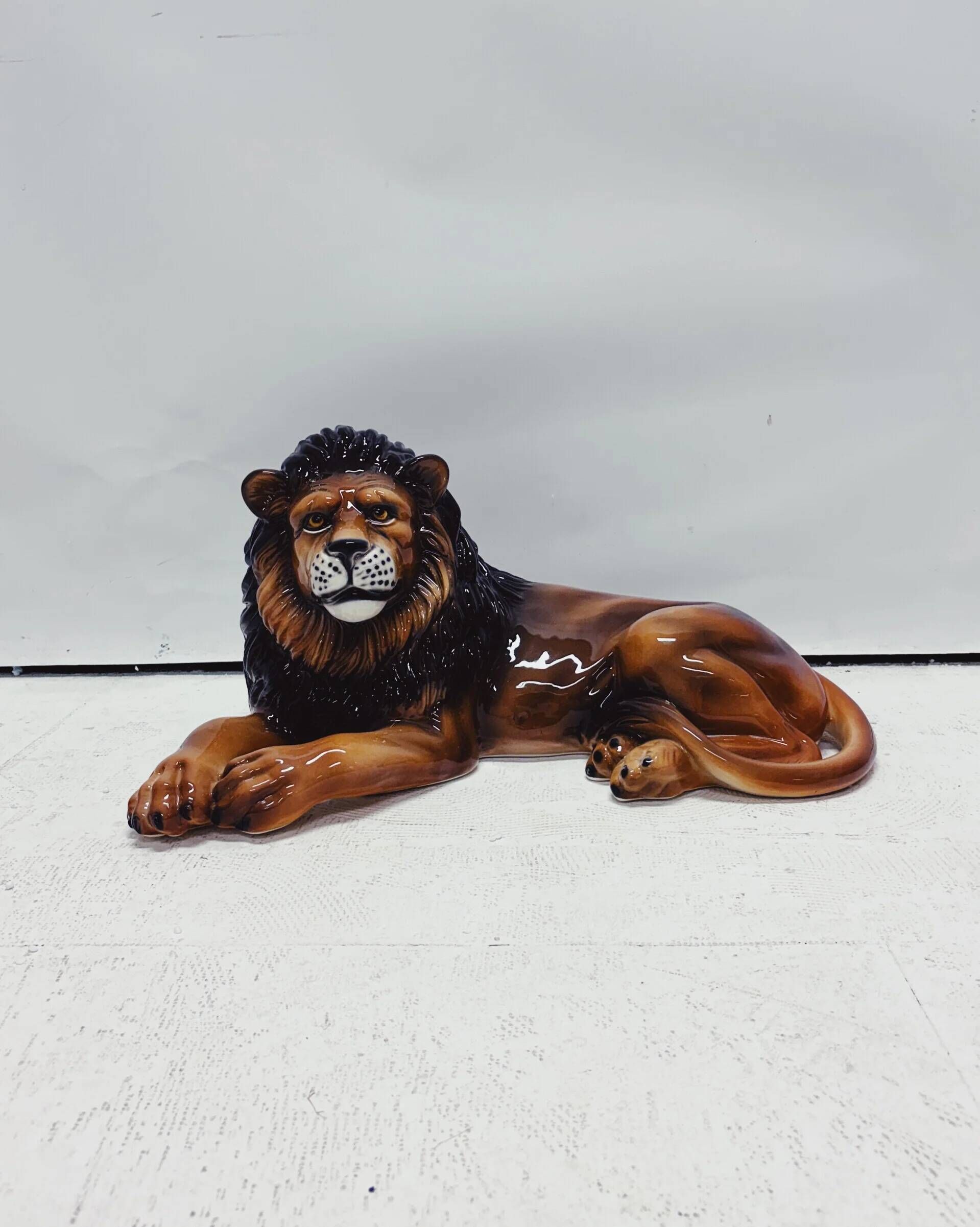 Lion statue ceramic