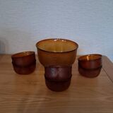 Ensemble coupelles et plat en verre ambré, années 70