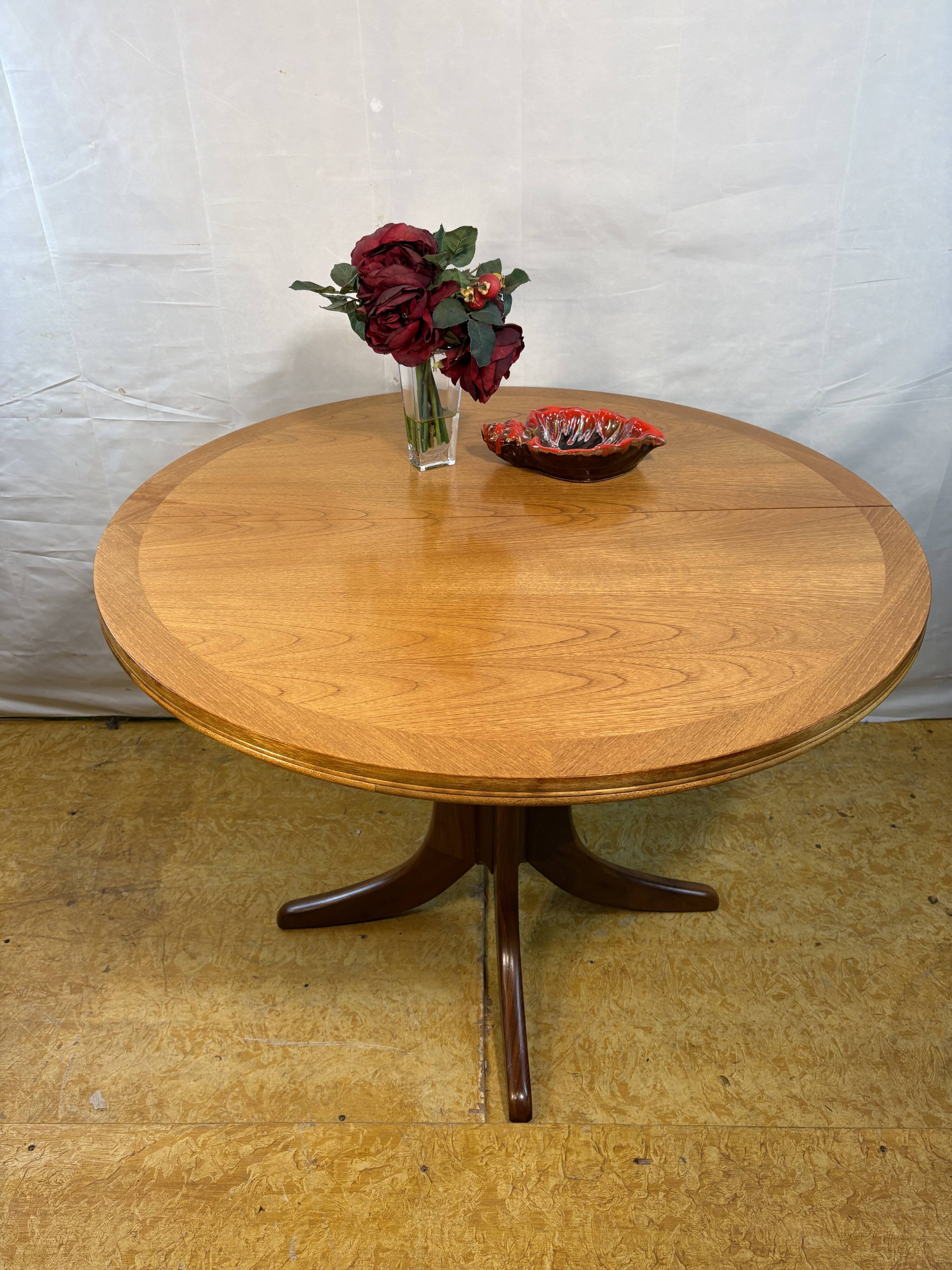 Mid-Century Retro Vintage Teak Extending Round Dining Table by Parker Knoll